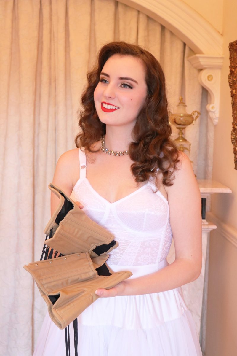Miss MonMon reviews the Jolie corset from Glamorous Corset